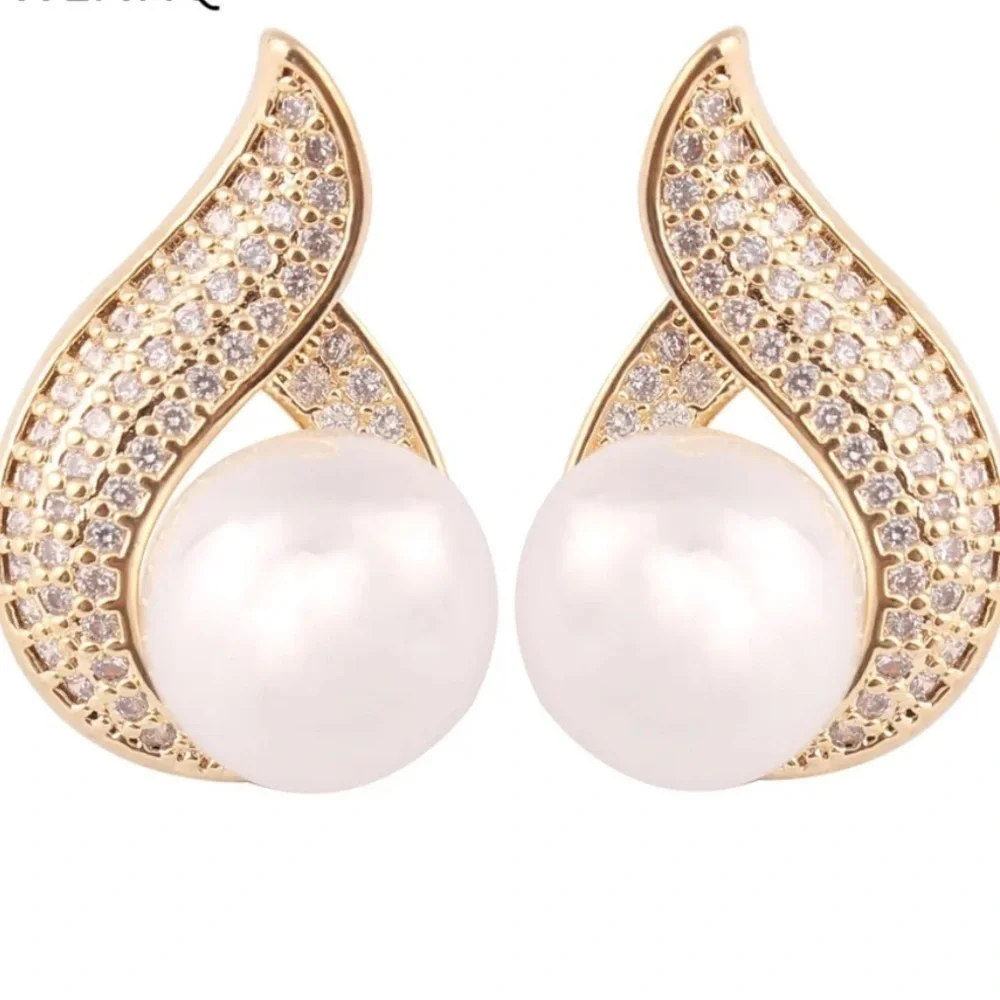 Gold Sparkly Cubic Zircon Pearl tear Drop Sparkly New